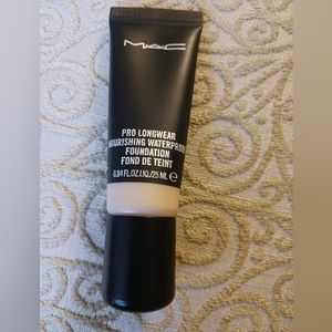 New MAC Cosmetics Pro Longwear Nourishing Waterproof Foundation NC37